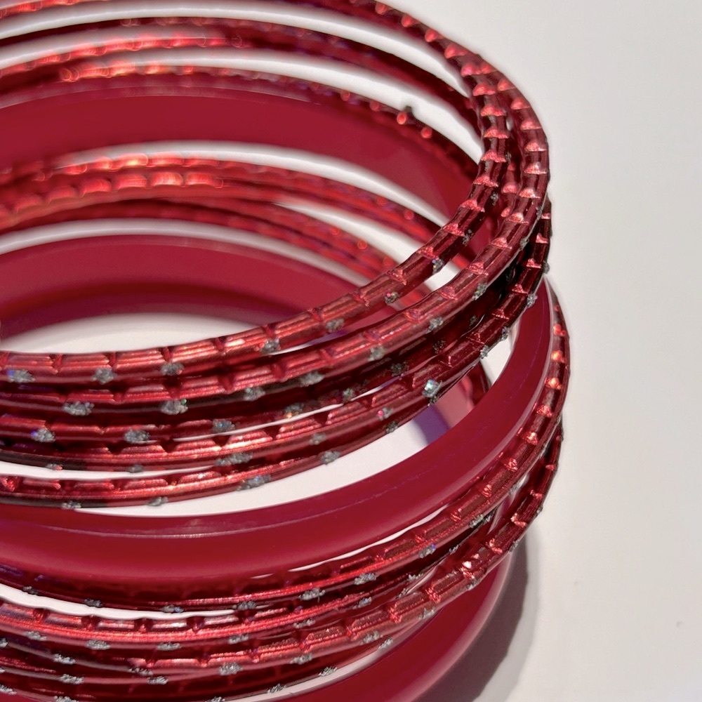 💋Juicy Red Metallic and Plastic Bangle Set 💋